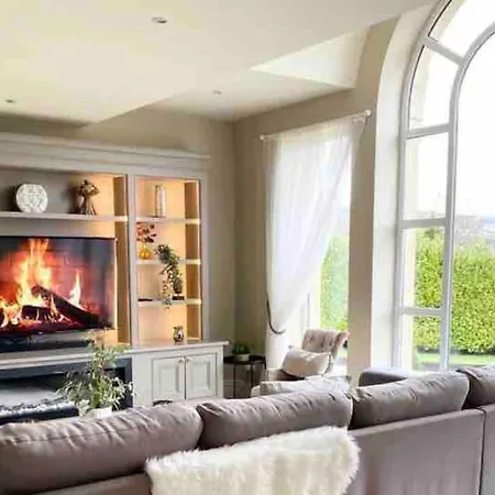 Lakeview Exclusive On The Blessington Villa