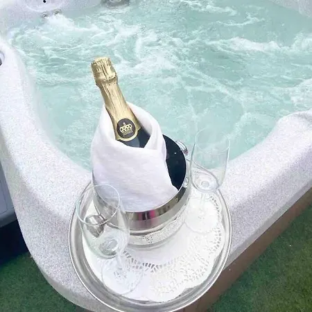 Lakeview Exclusive On The Blessington Villa *