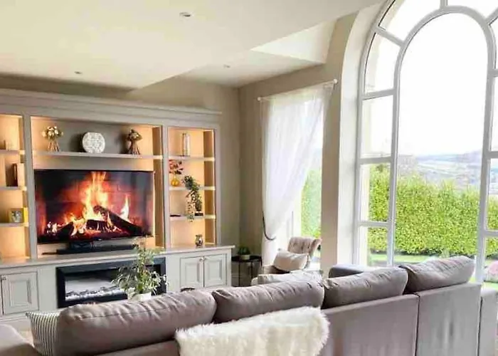 Lakeview Exclusive On The Blessington Villa